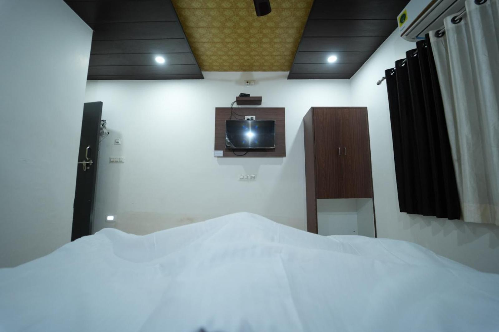Hotel Pawar Palace And Restaurant Kelwa  Екстериор снимка