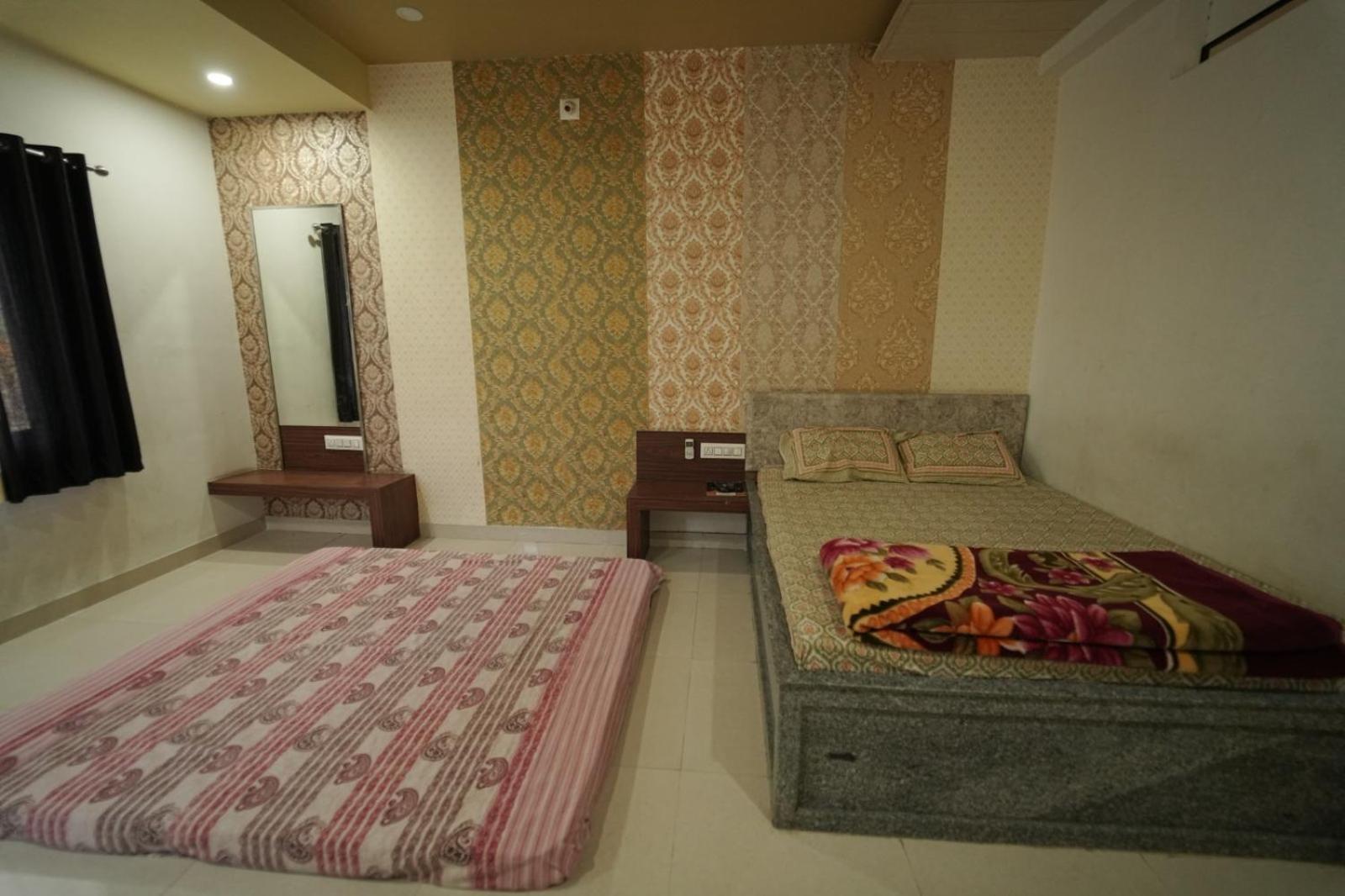 Hotel Pawar Palace And Restaurant Kelwa  Екстериор снимка