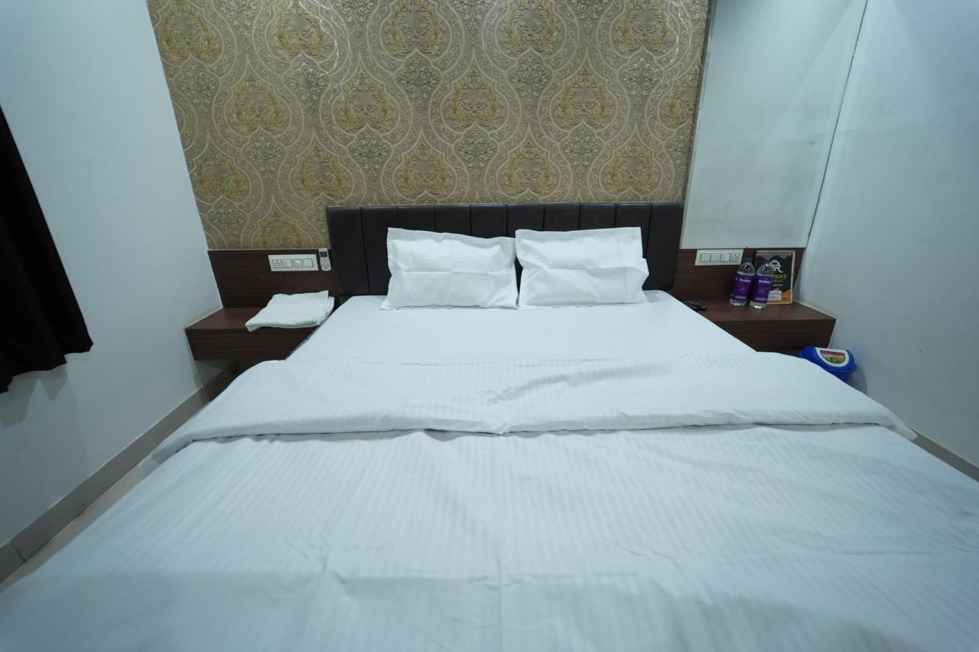 Hotel Pawar Palace And Restaurant Kelwa  Екстериор снимка