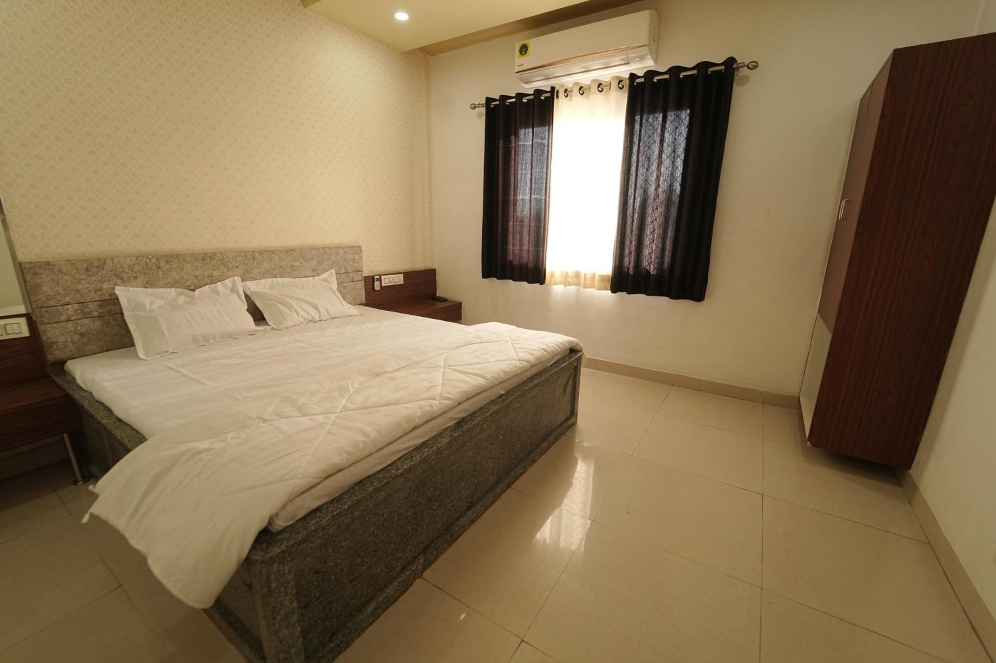 Hotel Pawar Palace And Restaurant Kelwa  Екстериор снимка